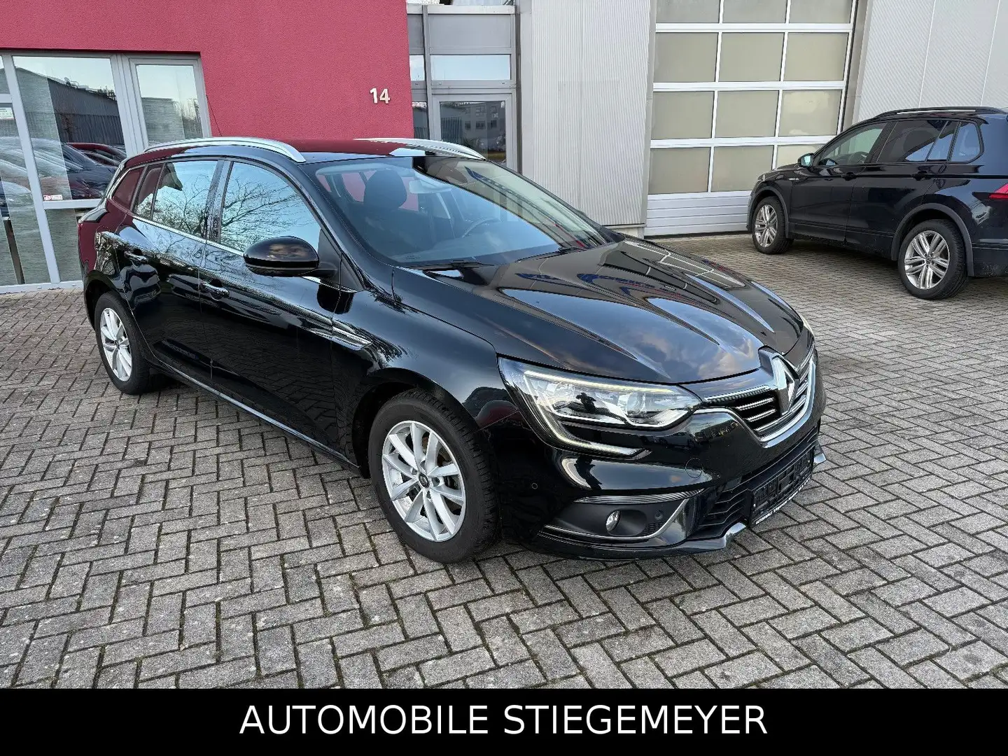 Renault Megane IV Grandtour Business Edition Noir - 1