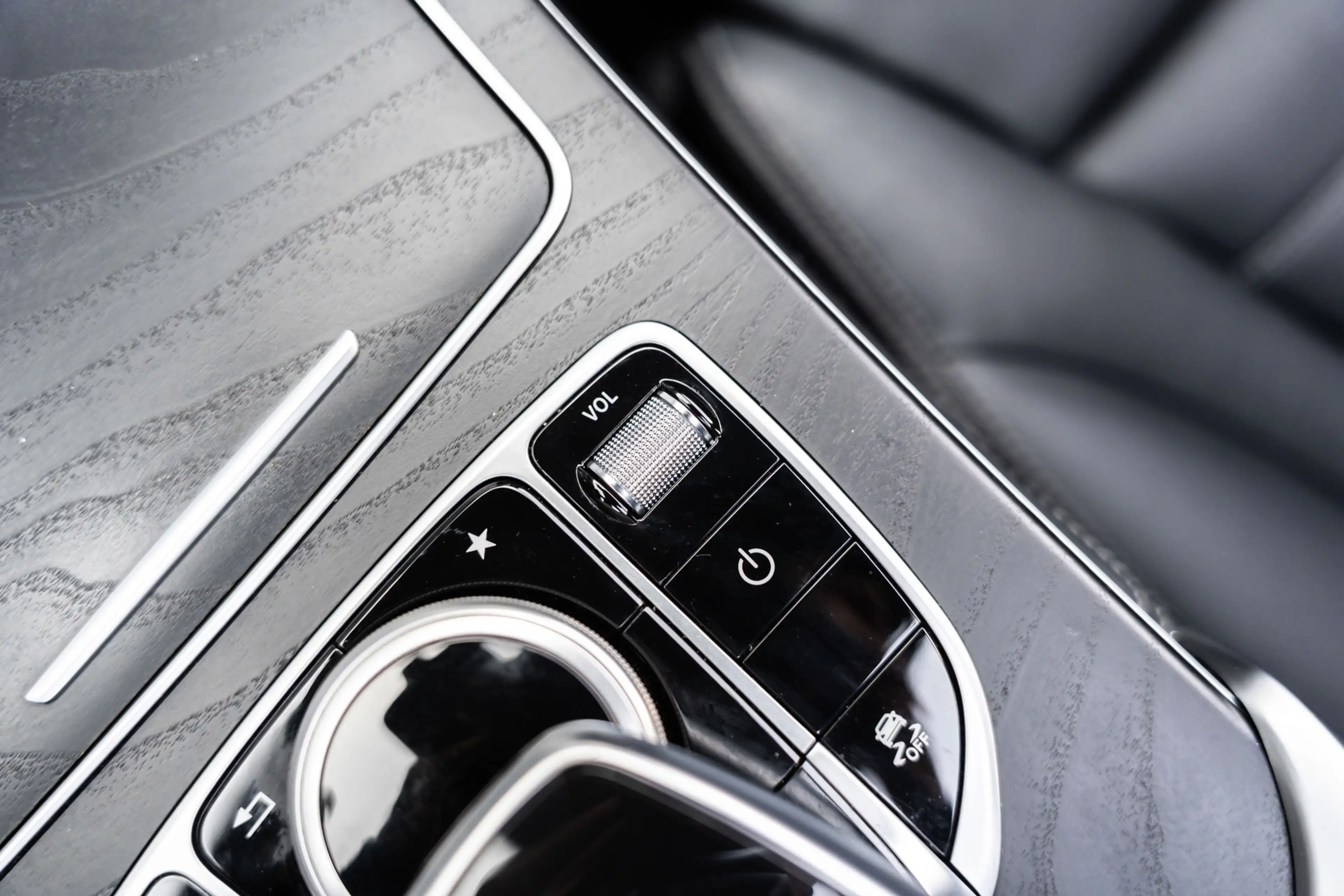 Mercedes-Benz GLC 350 350e 4MATIC AMG / PANO / MEMORY / BURMESTER / CARP — photo 33