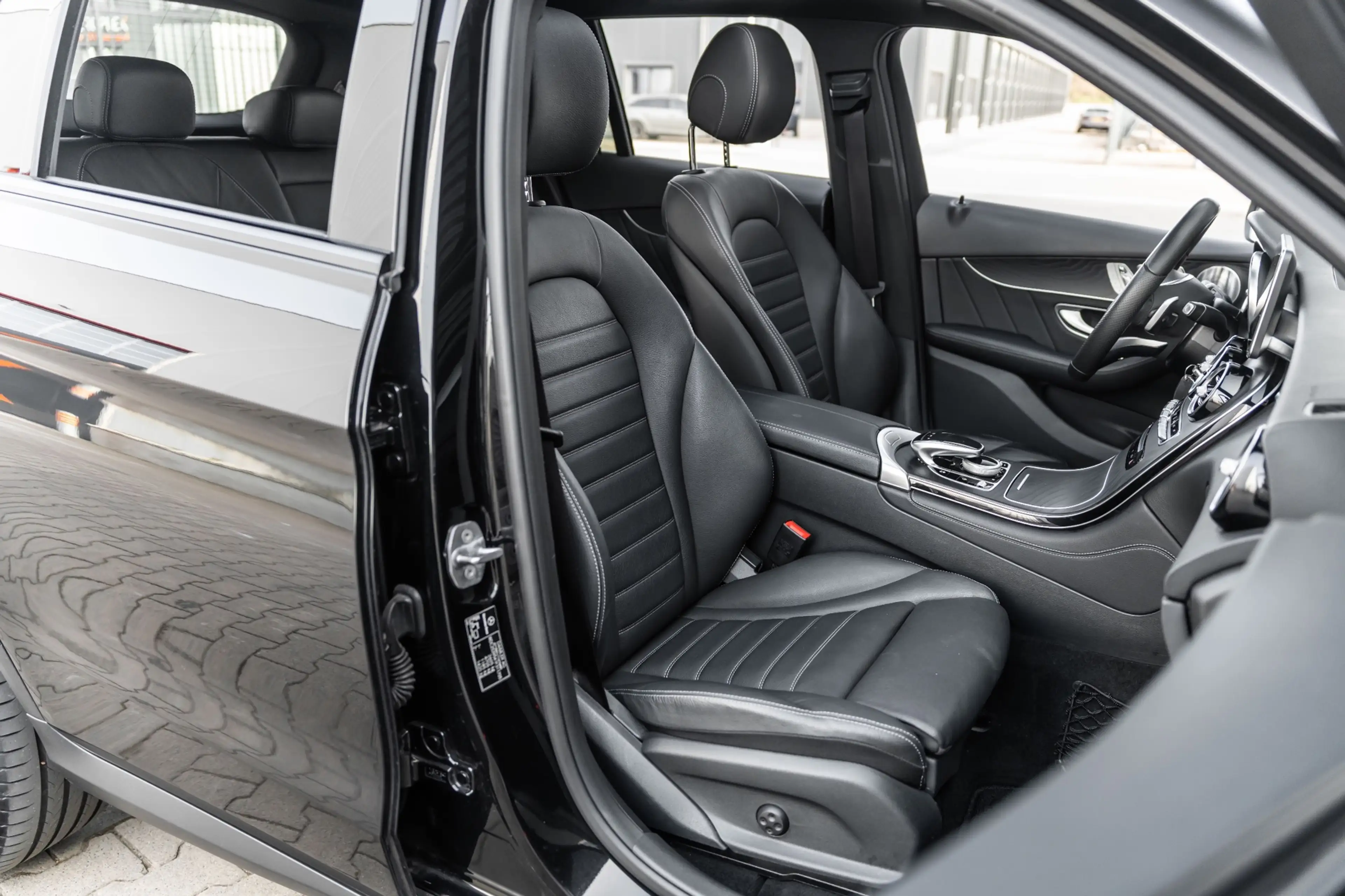 Mercedes-Benz GLC 350 350e 4MATIC AMG / PANO / MEMORY / BURMESTER / CARP — photo 23