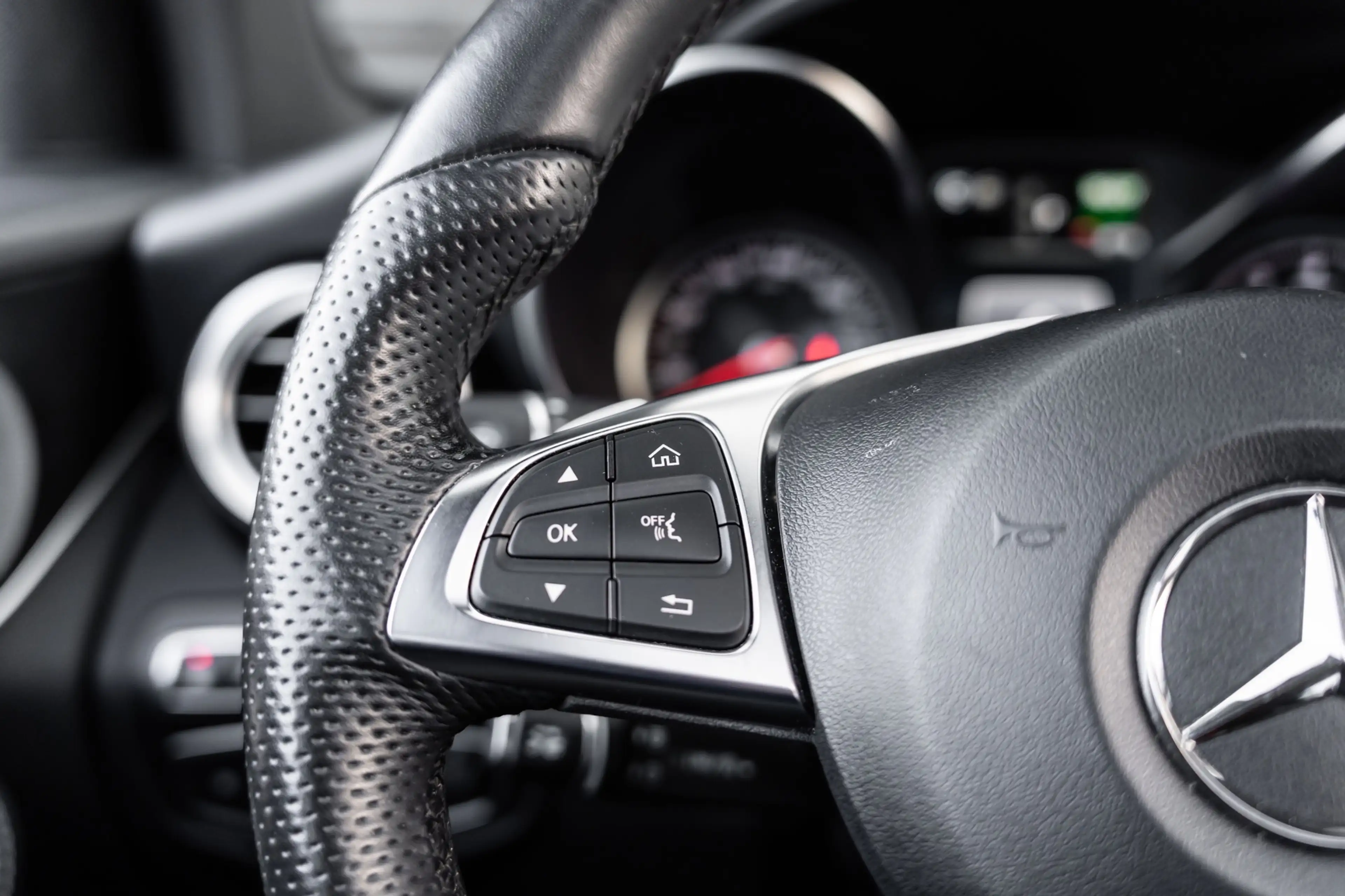 Mercedes-Benz GLC 350 350e 4MATIC AMG / PANO / MEMORY / BURMESTER / CARP — photo 27