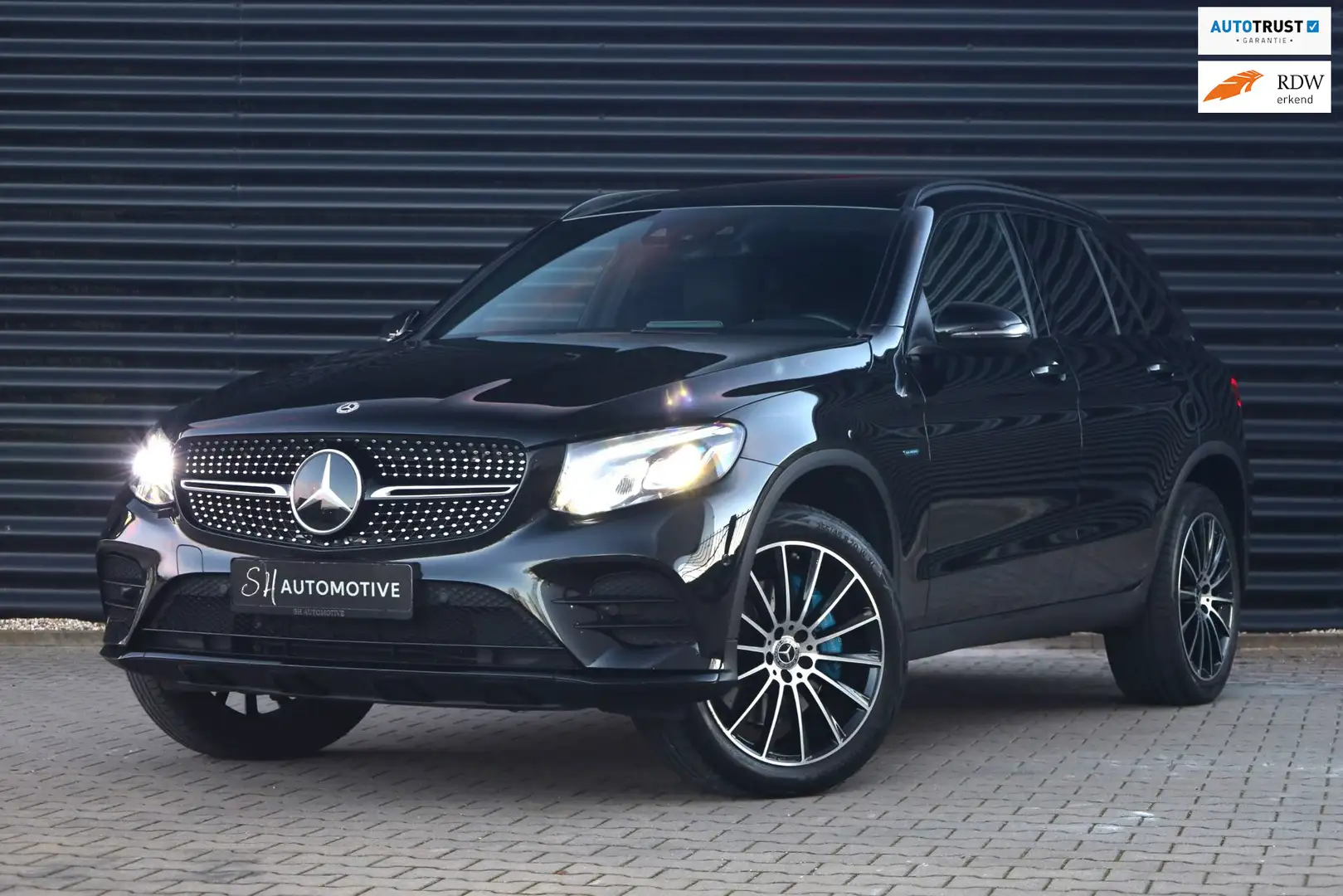 Mercedes-Benz GLC 350 350e 4MATIC AMG / PANO / MEMORY / BURMESTER / CARP Schwarz - 1
