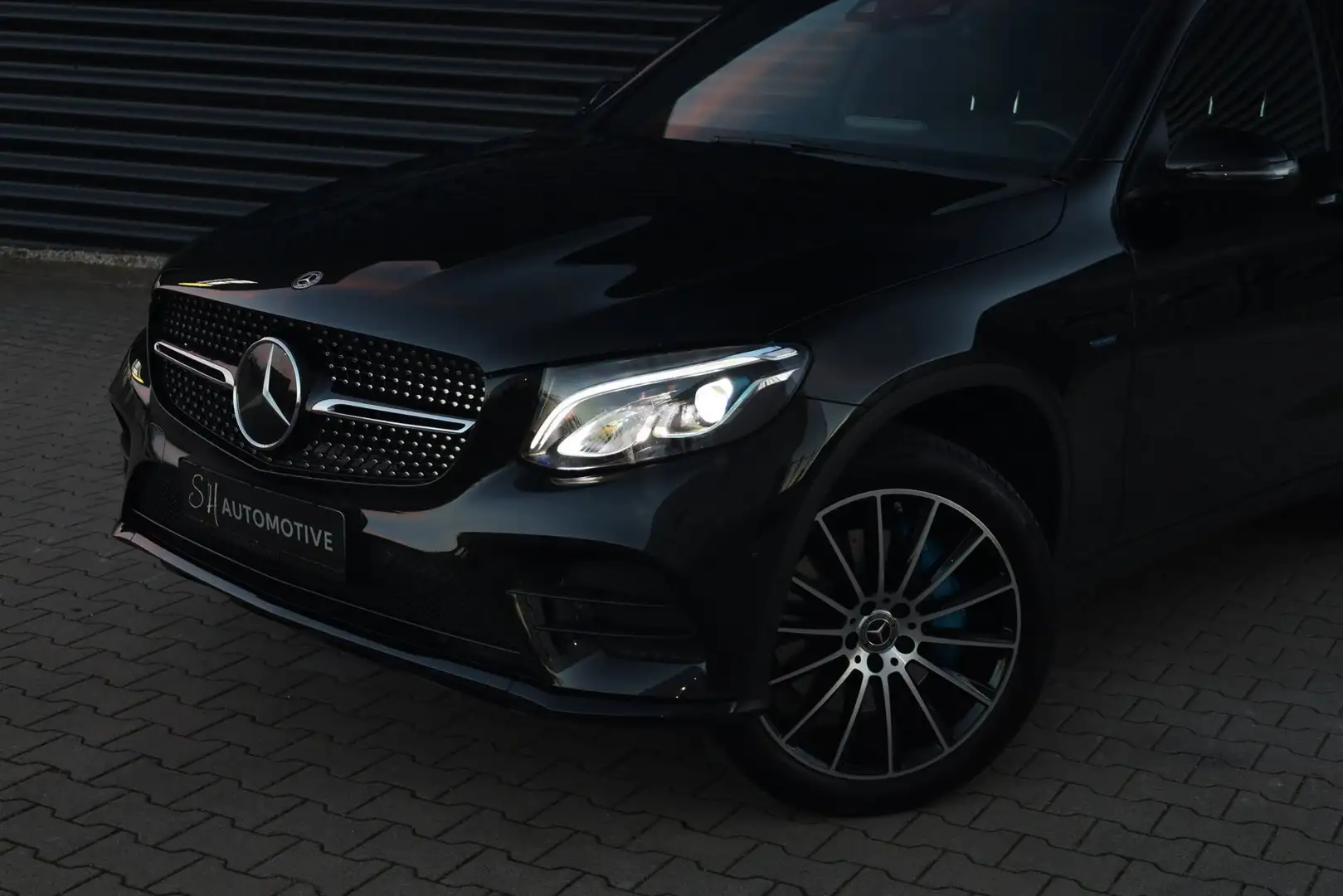 Mercedes-Benz GLC 350 350e 4MATIC AMG / PANO / MEMORY / BURMESTER / CARP Schwarz - 2