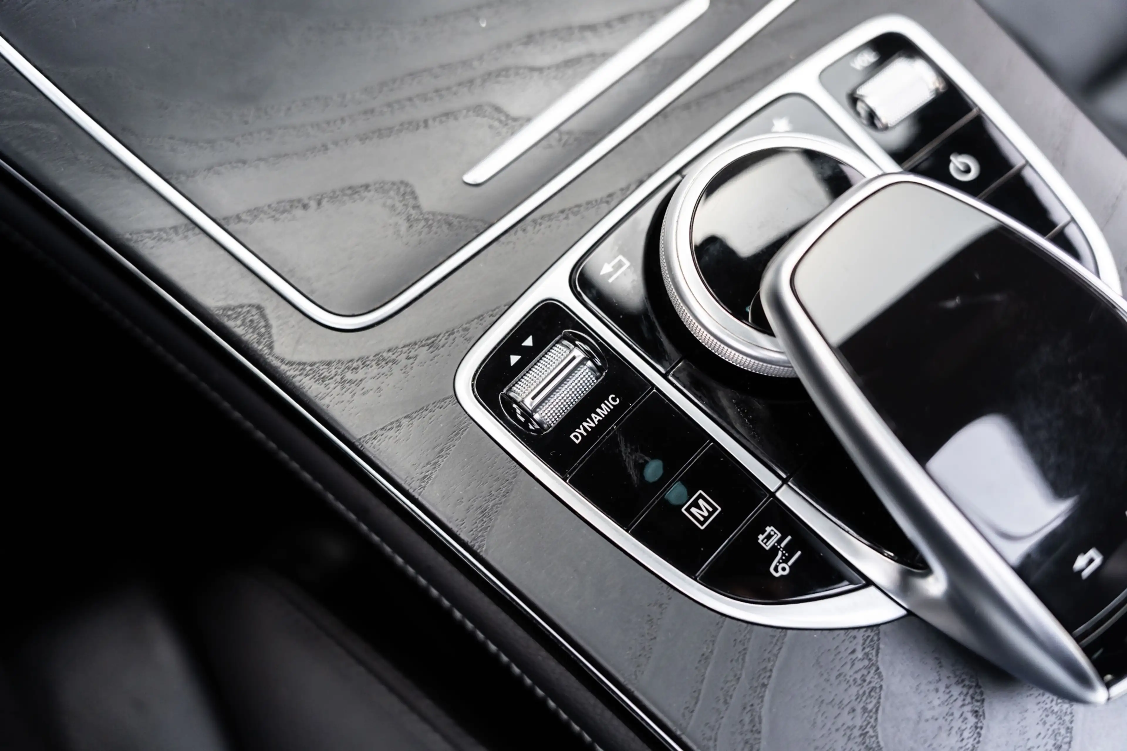 Mercedes-Benz GLC 350 350e 4MATIC AMG / PANO / MEMORY / BURMESTER / CARP — photo 34