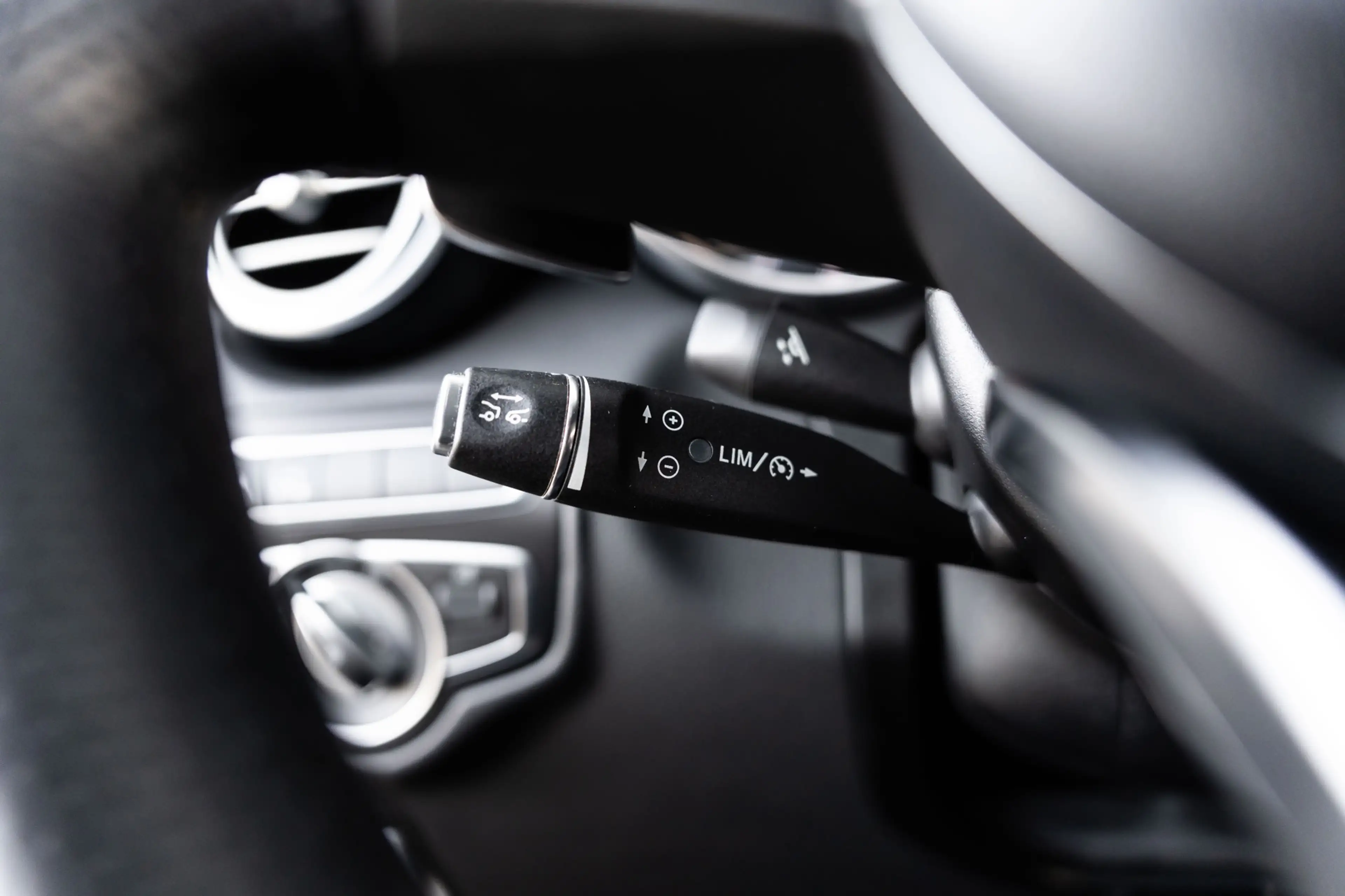Mercedes-Benz GLC 350 350e 4MATIC AMG / PANO / MEMORY / BURMESTER / CARP — photo 26
