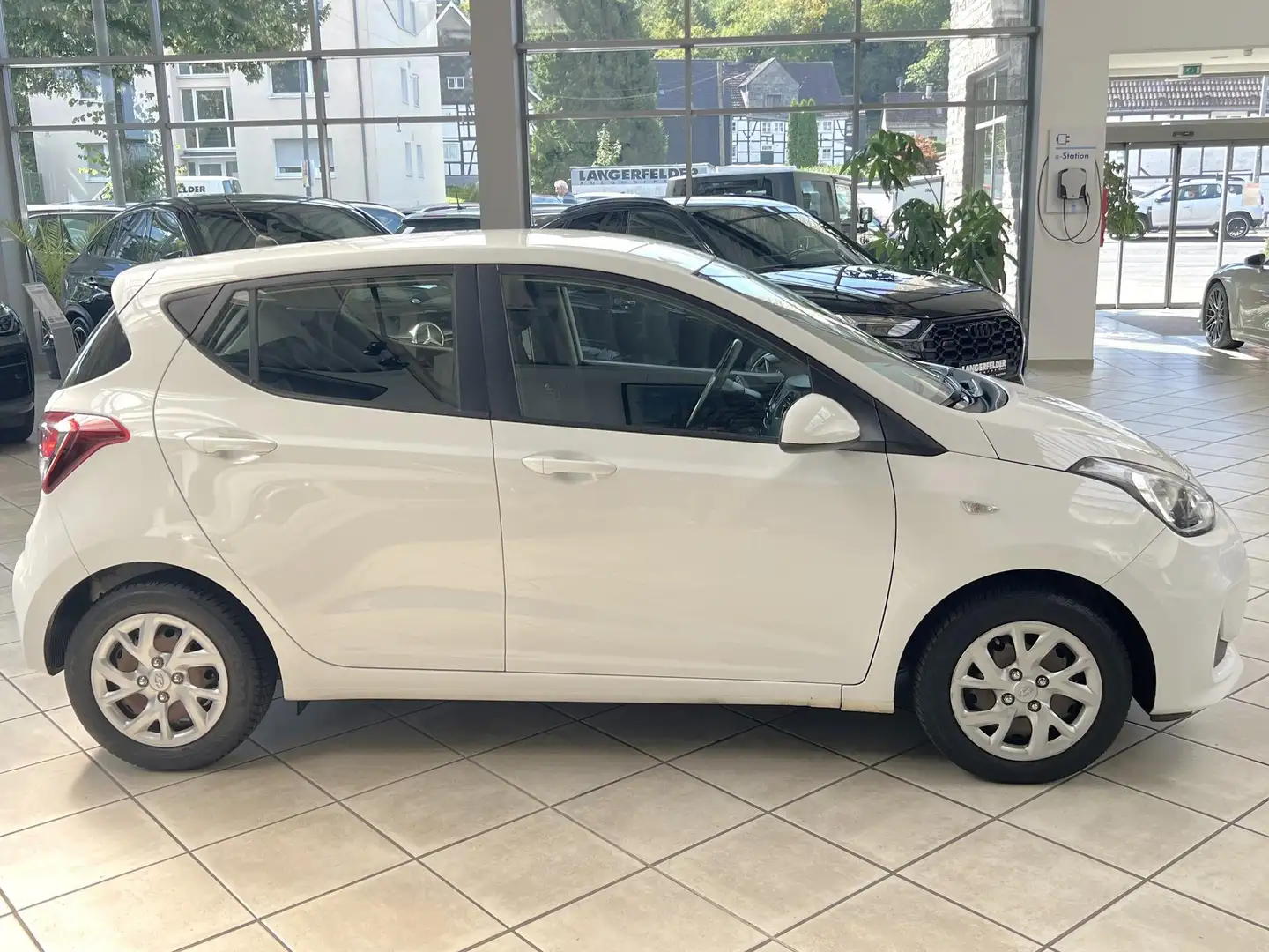 Hyundai i10 i10 1.0 Trend*USB*AUX*ISOFIX*KLIMA*SHZ* Weiß - 2