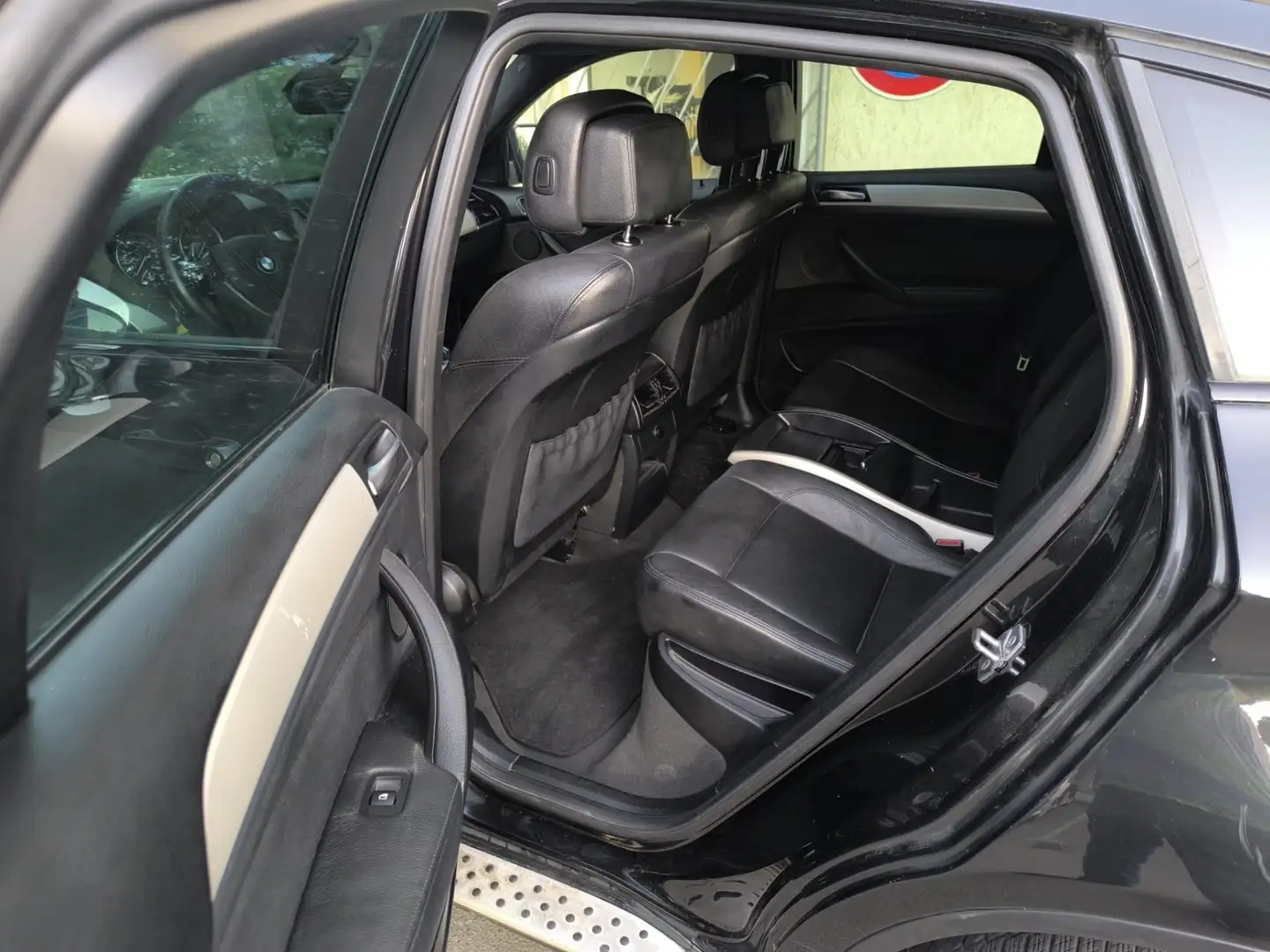 BMW X6 xDrive40d Schwarz - 2