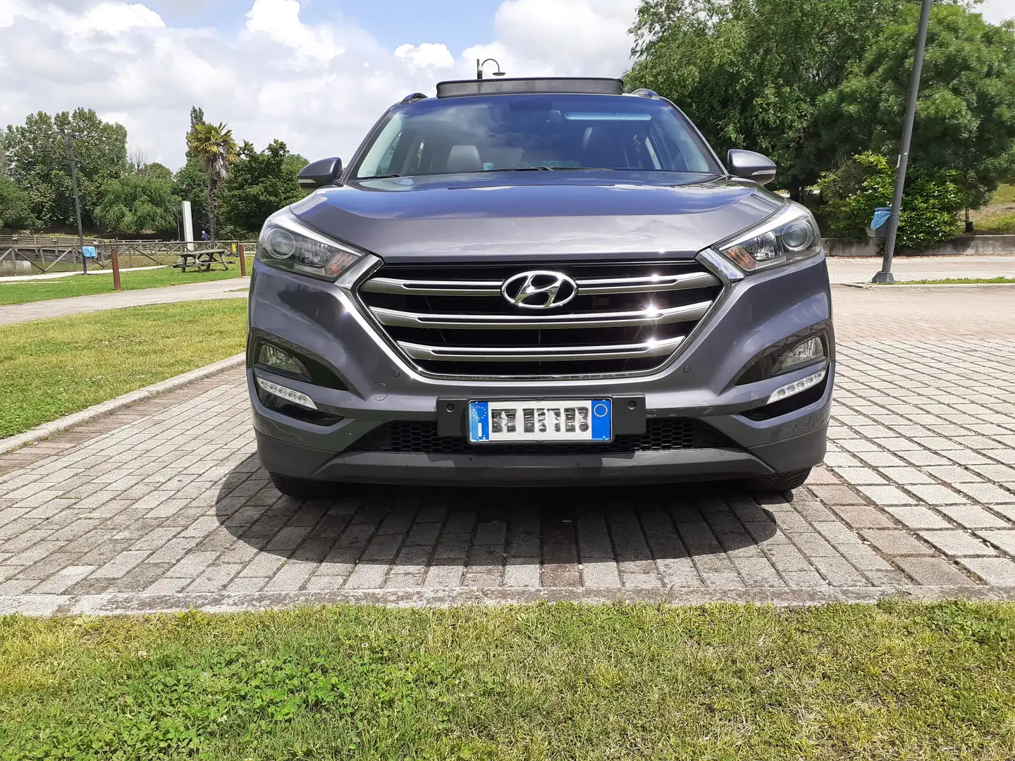 Hyundai TUCSON Tucson II 2015 1.7 crdi Xpossible 2wd 115cv Grigio - 2