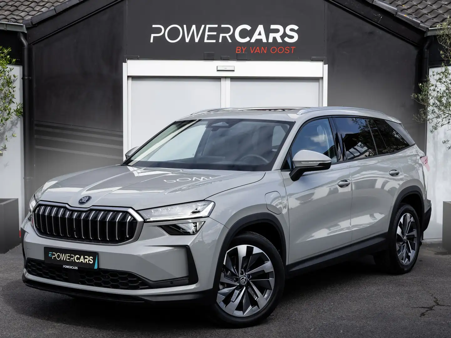 Skoda Kodiaq Kodiaq 1.5 PHEV |Pano|HUD|Camera|Memory|ACC|Matrix Grijs - 1