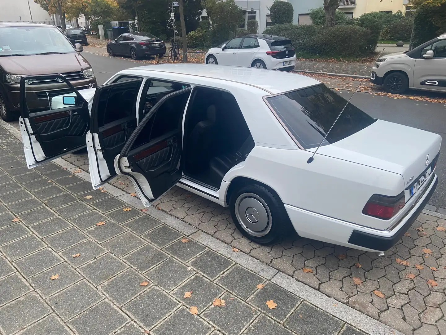 Mercedes-Benz E 260 Limousine Lang Sportline mit H-Kennzeichen Weiß - 2