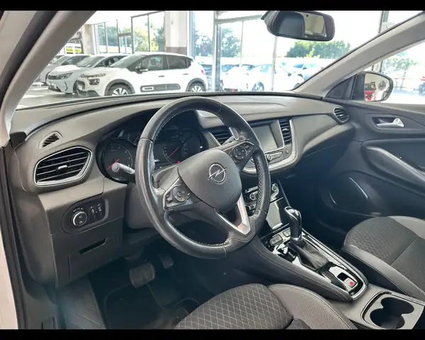 Opel Grandland X view 8