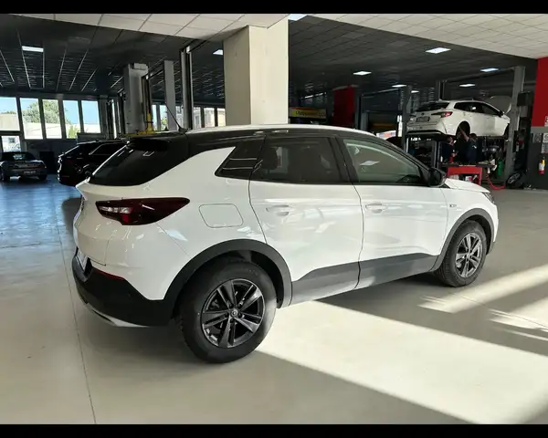 Opel Grandland X view 5