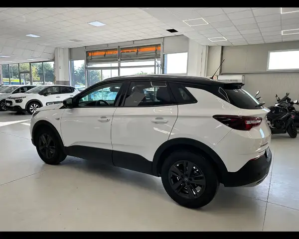 Opel Grandland X view 4
