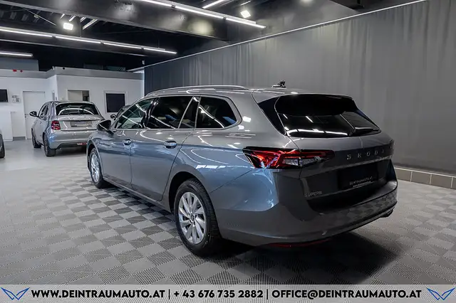 Skoda Superb view 6