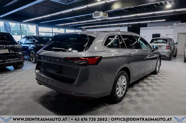 Skoda Superb view 7