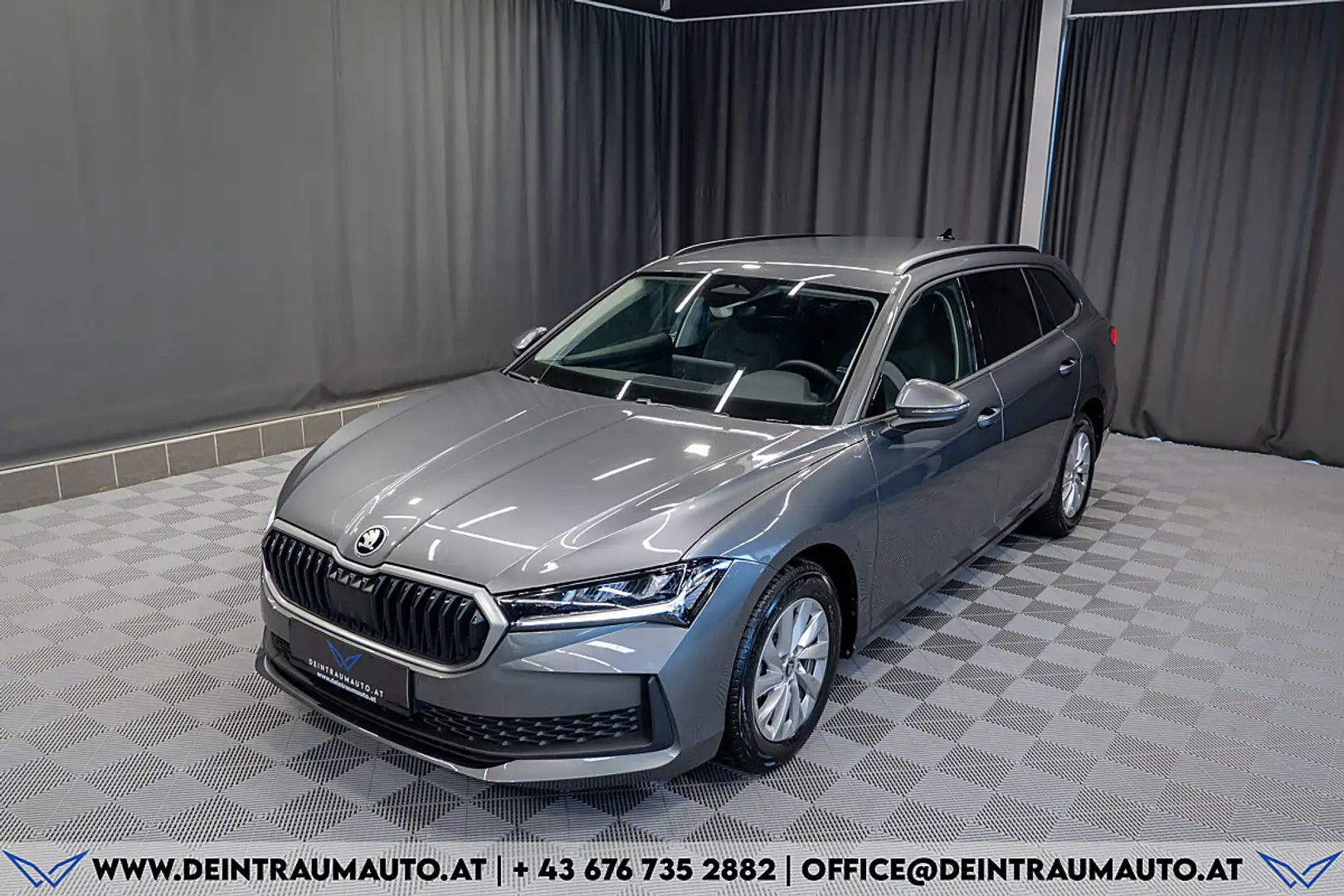 Skoda Superb Kombi 2,0 TDI Essence DSG*AHK*R-KAMERA*ACC*LED* Grau - 2