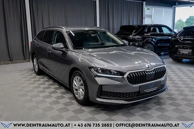 Skoda Superb view 4