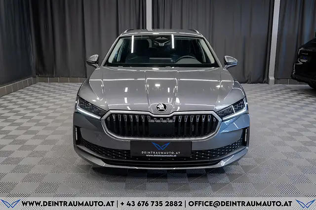Skoda Superb view 3