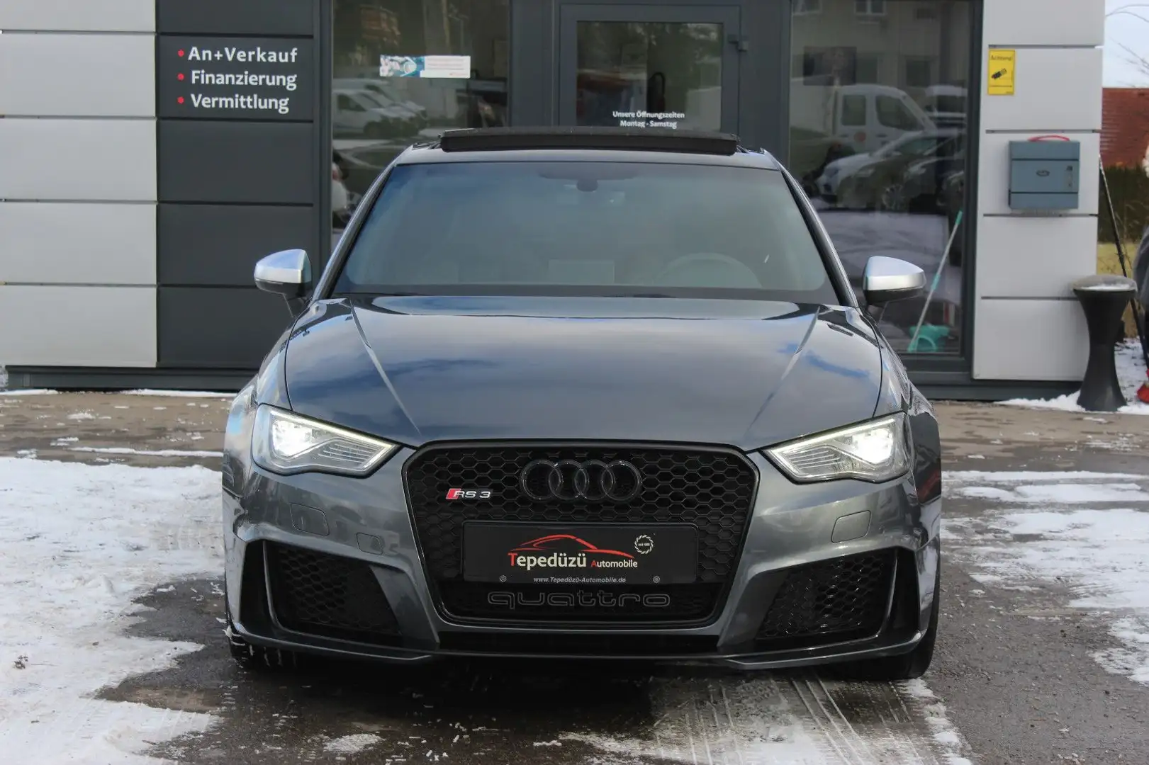 Audi RS3 Sportback 2.5 TFSI quattro*RS SITZE-AGA*PANO Grau - 2
