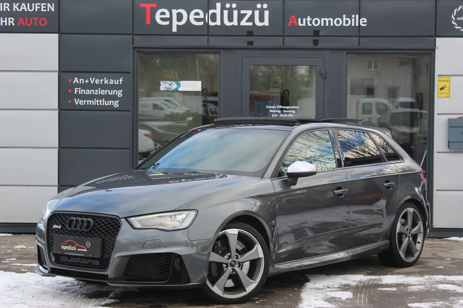 Audi RS3 Sportback 2.5 TFSI quattro*RS SITZE-AGA*PANO Grau - 1