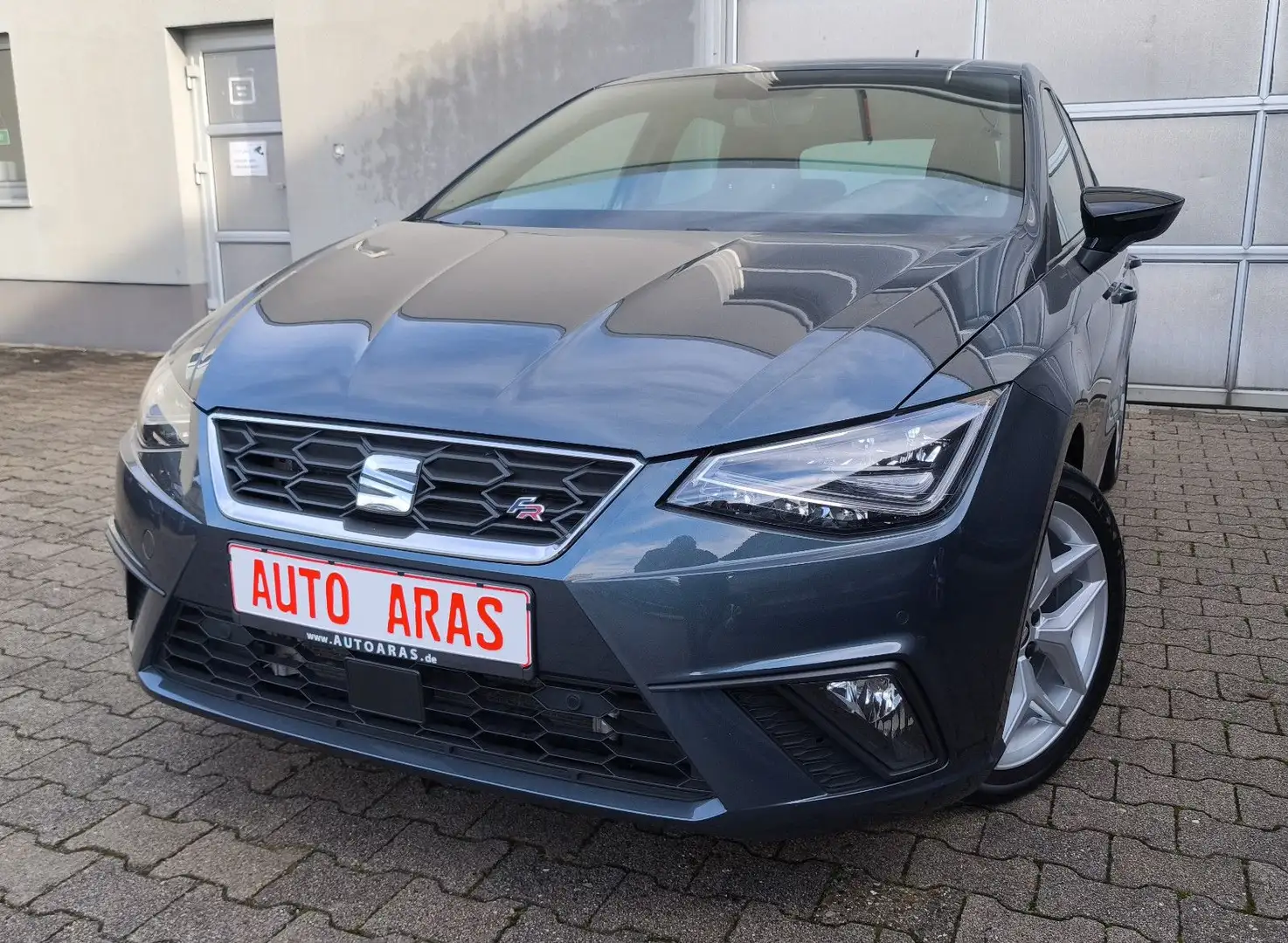 SEAT Ibiza FR Beats 1.0 TSI Automatik/1.Hand Grau - 1