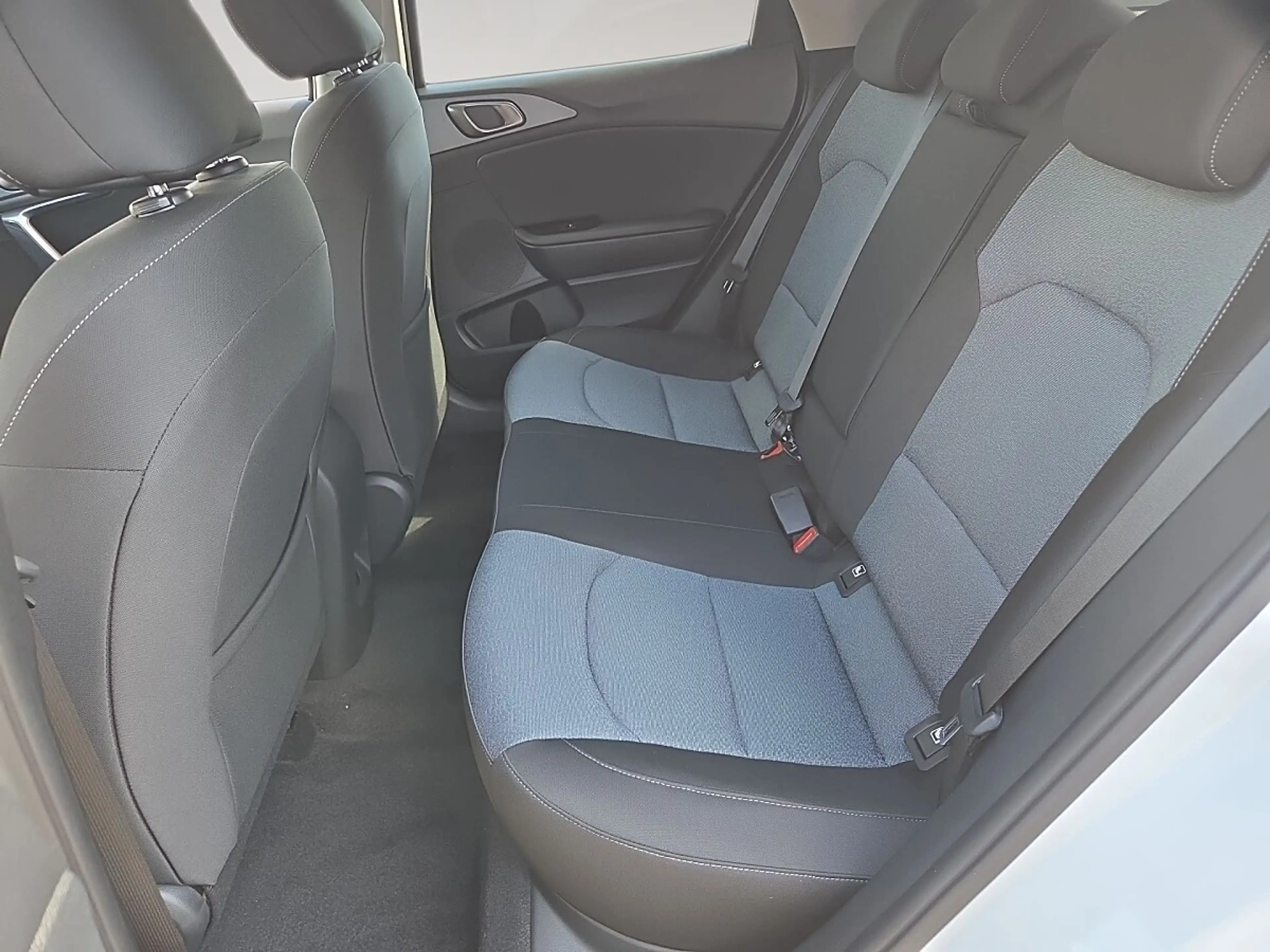 Kia XCeed Xceed 1,0 TGDI GPF Silber — photo 11
