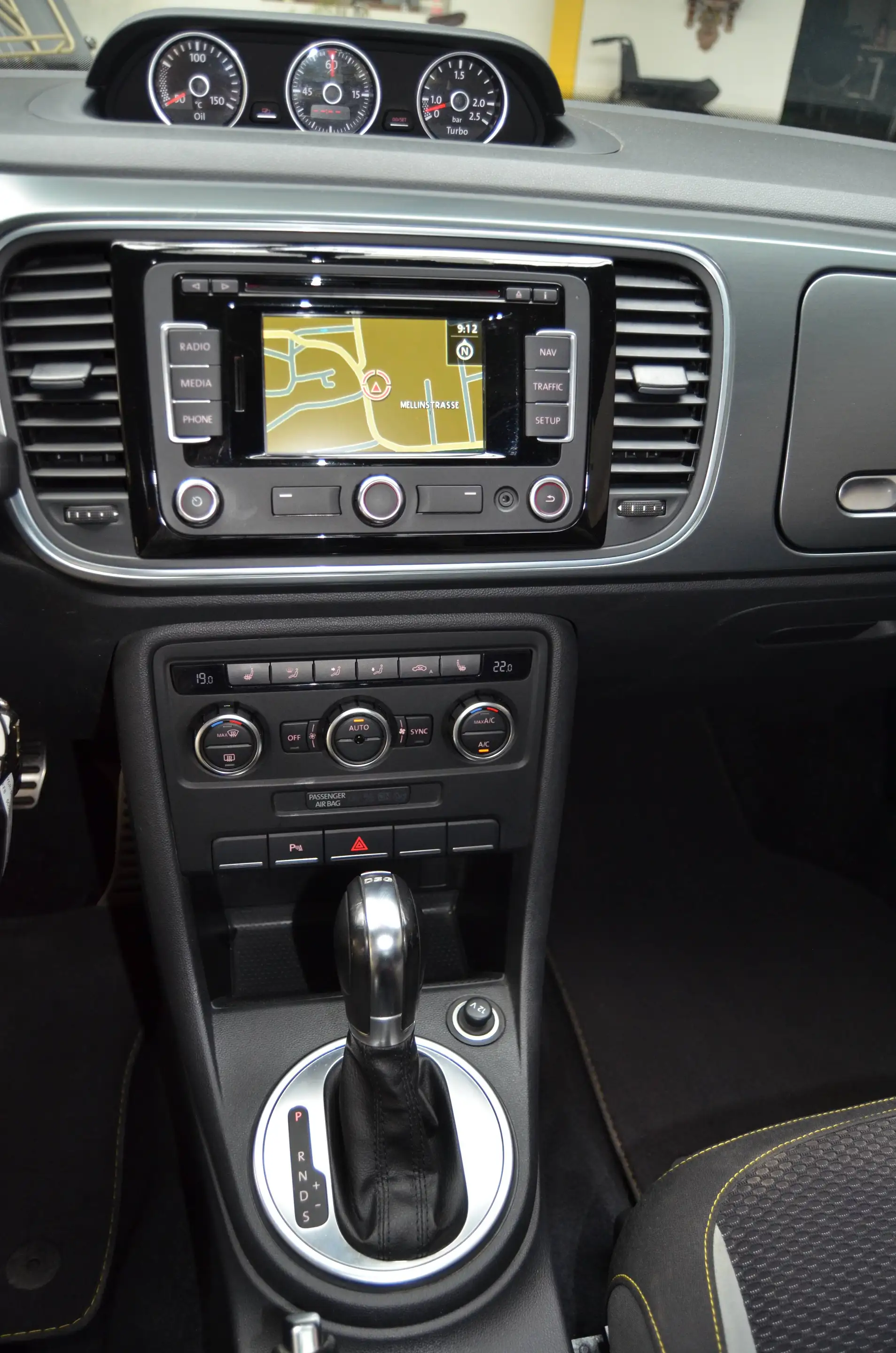 Volkswagen Beetle GSR DSG R-Line Pano 3458 v. 3500 Limitiert — photo 11