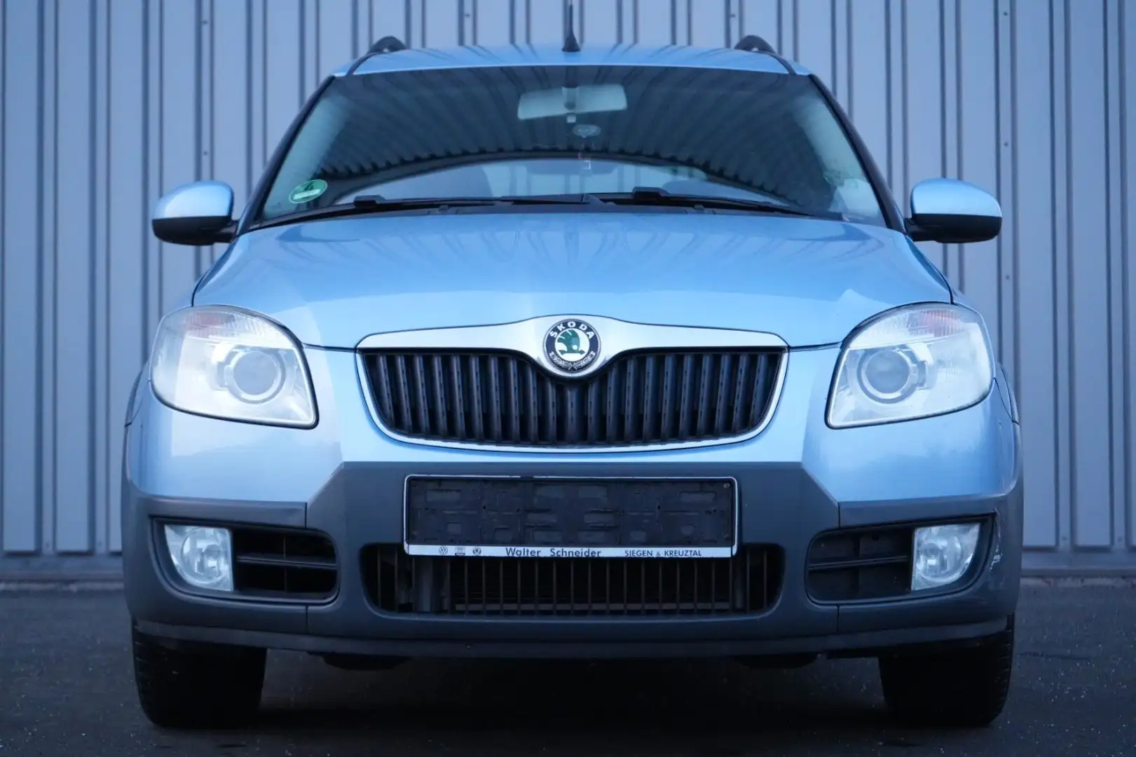 Skoda Roomster 1.6 Scout AHK/Klima/8Fach/TÜV NEU Blau - 2