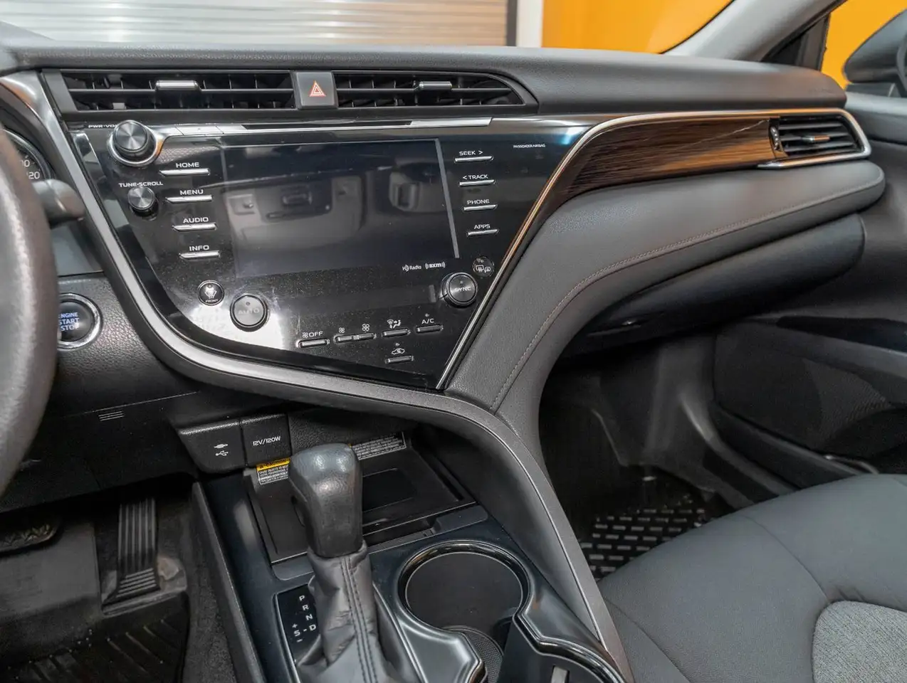 Toyota Camry снимка Toyota Camry