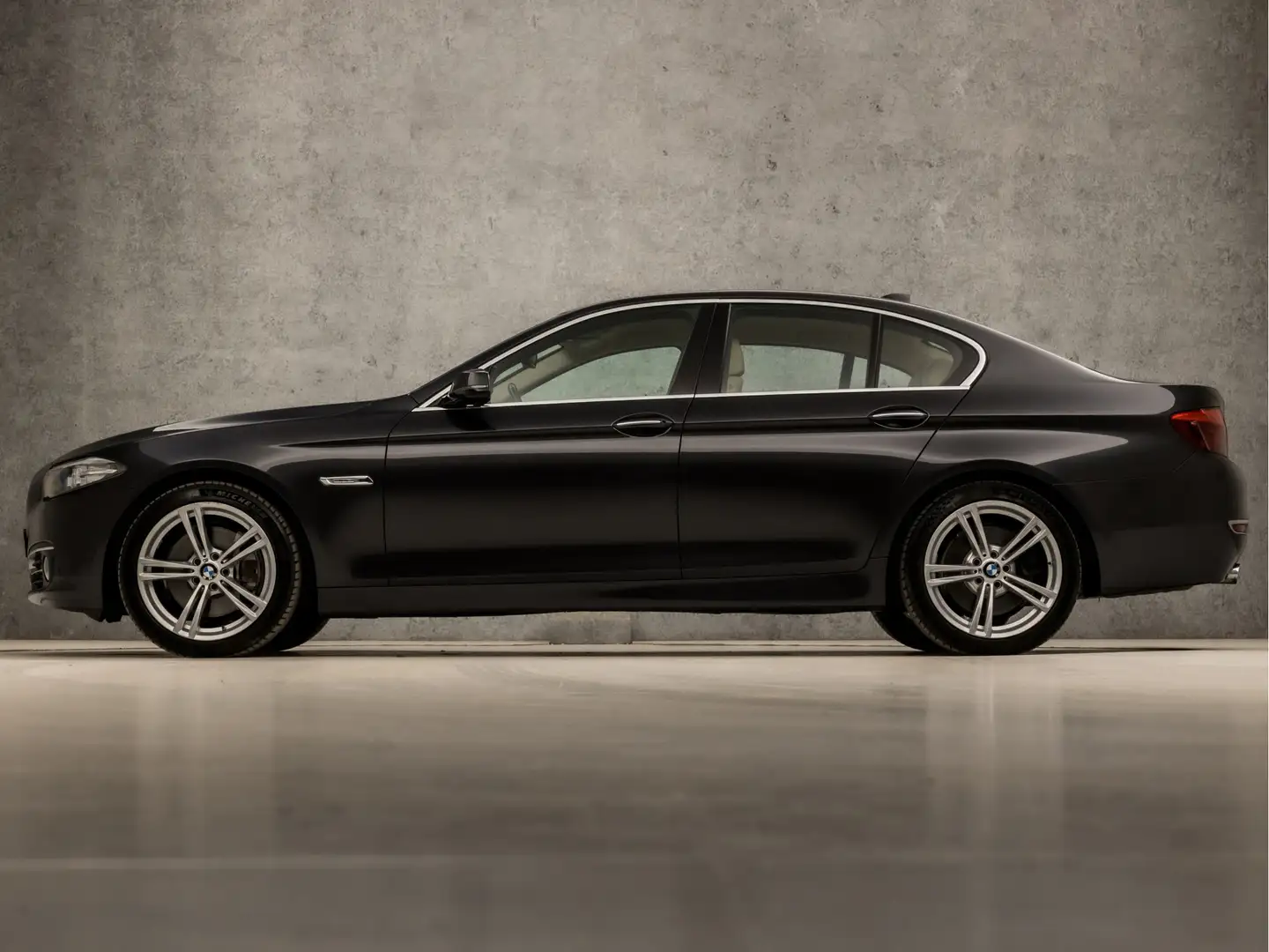 BMW 535 5-serie 535i High Executive 306Pk Automaat (VIRTUA Grijs - 2
