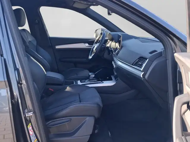 Audi Q5 view 4