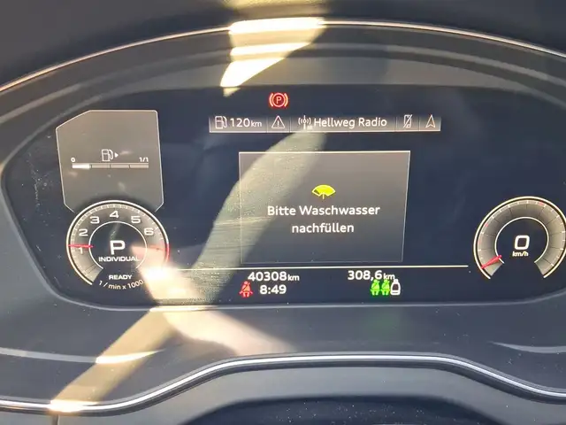 Audi Q5 view 10