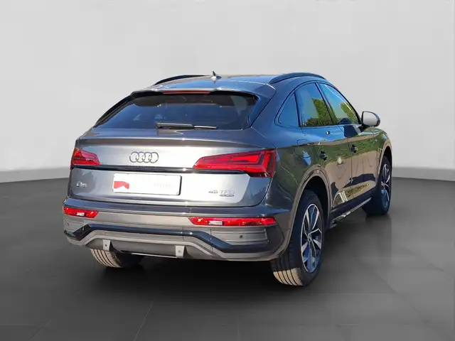 Audi Q5 view 3
