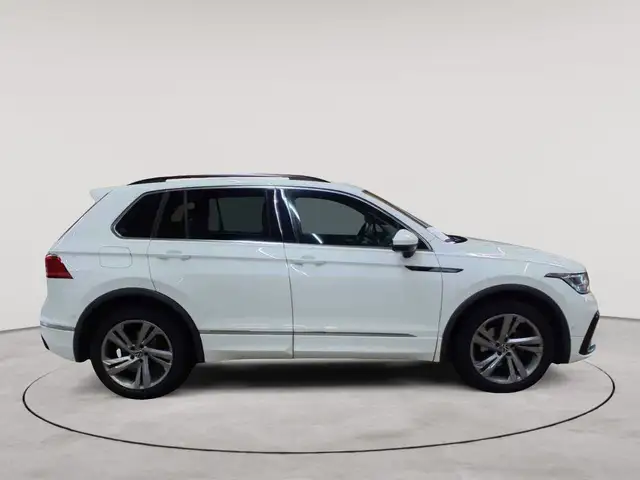 Volkswagen Tiguan view 3