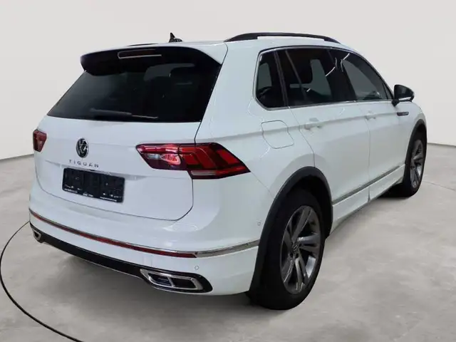 Volkswagen Tiguan view 4