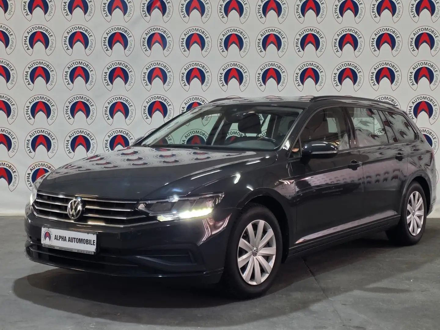 Volkswagen Passat Variant Basis Grau - 1