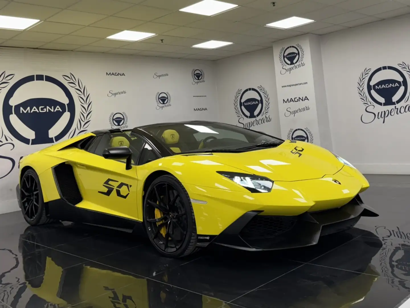 Lamborghini Aventador LP 720-4 50° Anniversario Roadster Amarillo - 1