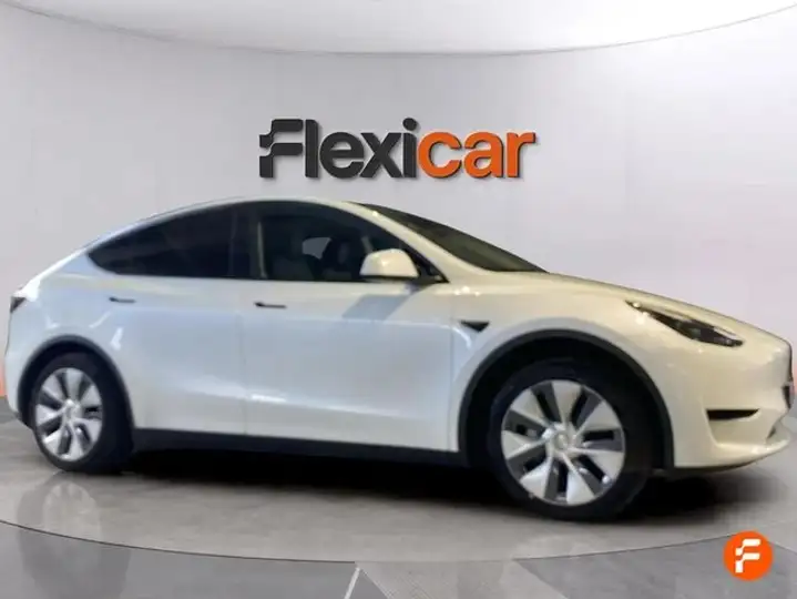 Tesla Model Y 2024, foto 2