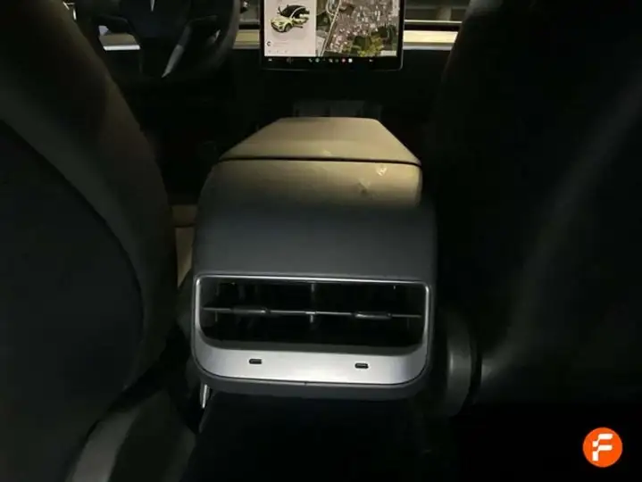Tesla Model Y 2024, foto 26