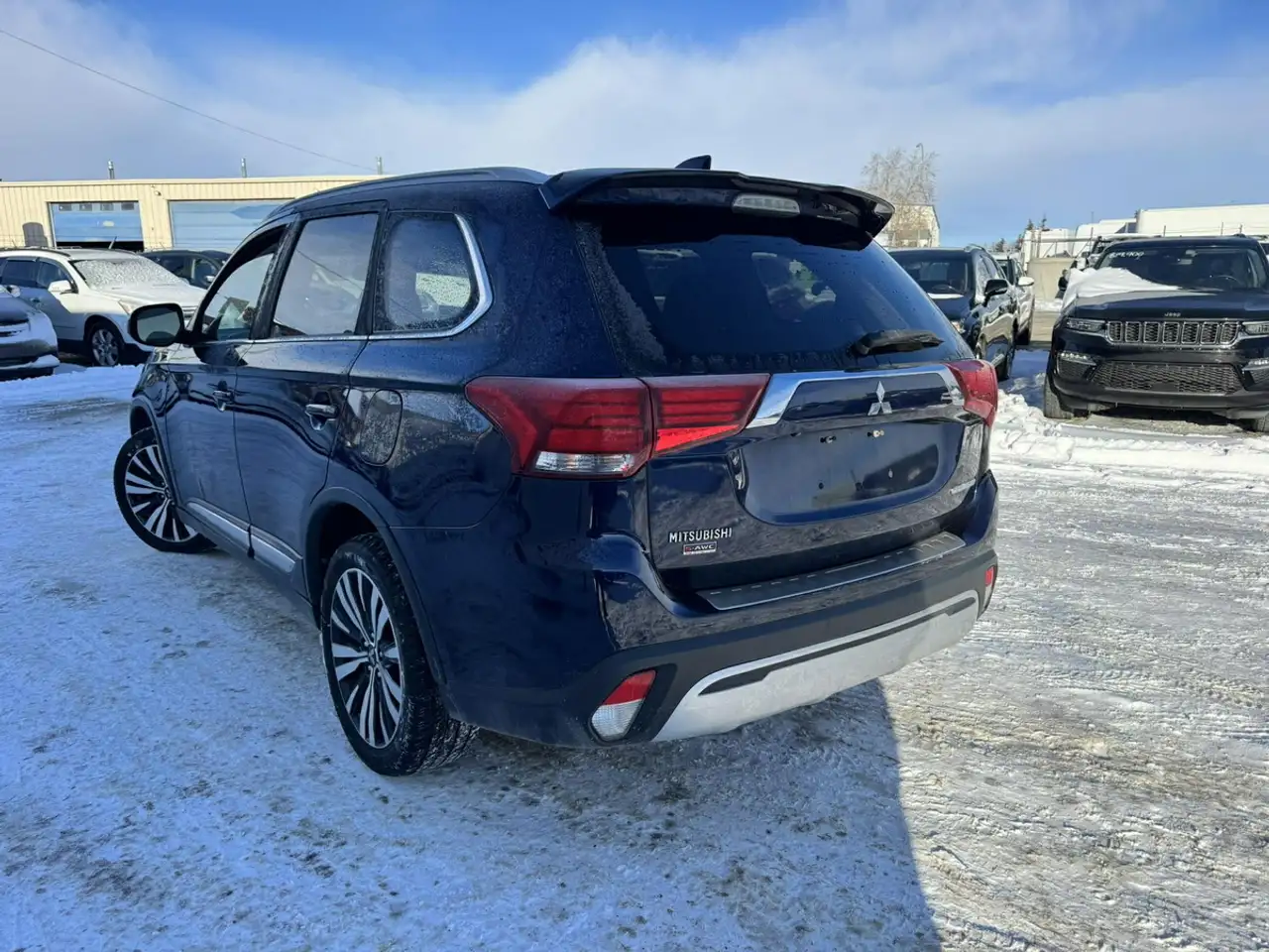 Mitsubishi Outlander снимка Mitsubishi Outlander