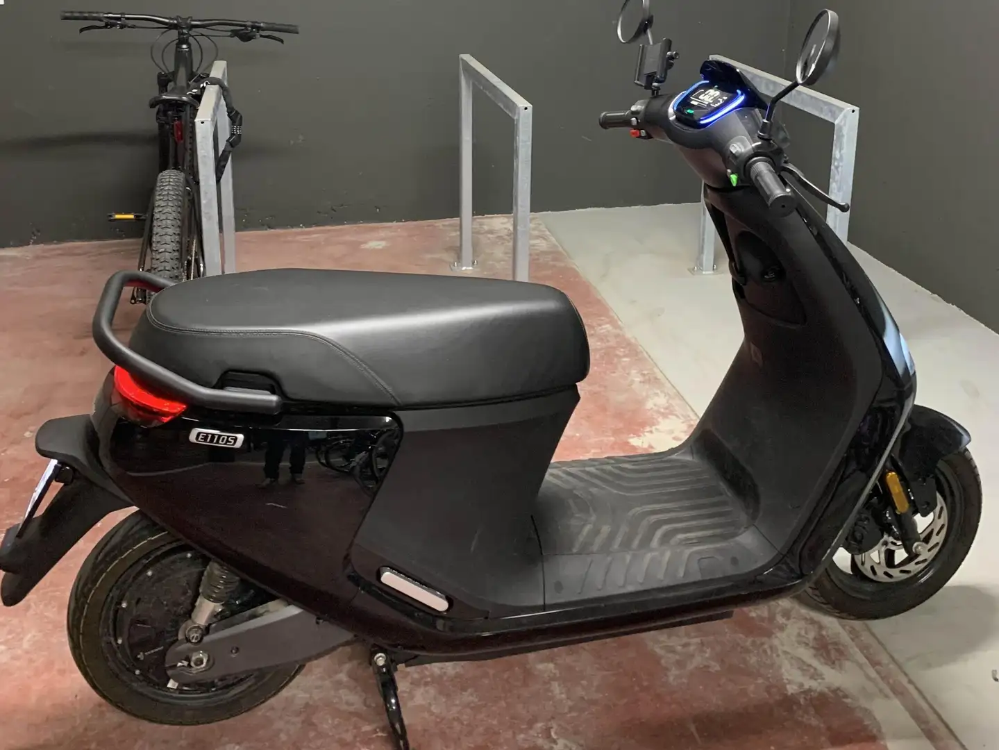 Segway Segway E110S Phantom Black (glossy) (25 km/h) Чорний - 1