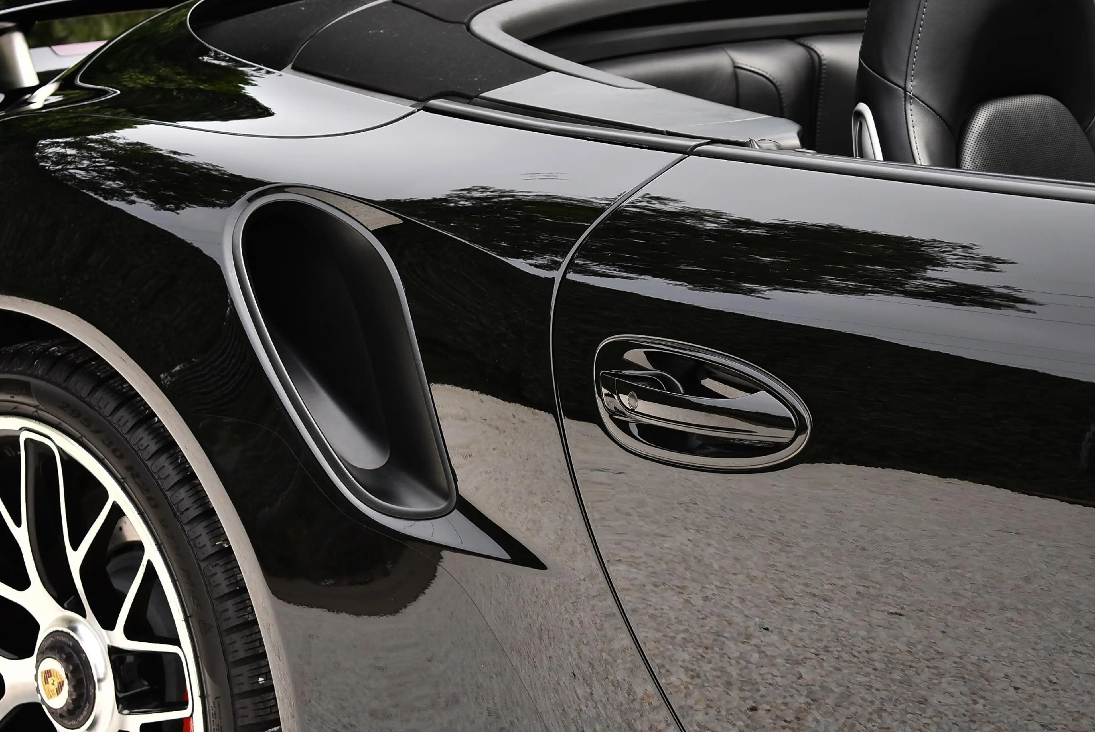 Porsche 991 Cabrio 3.8 Turbo — photo 4