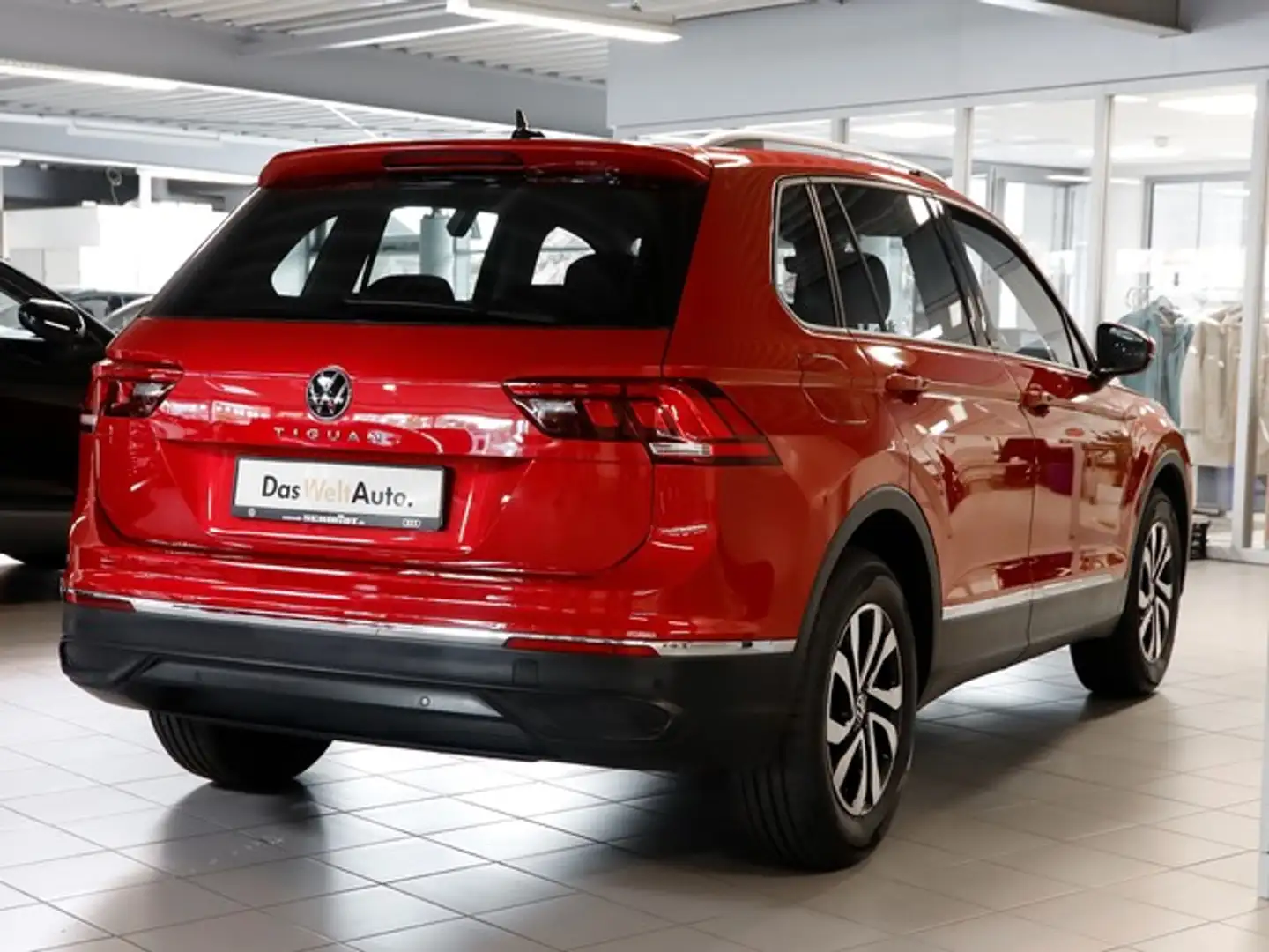 Volkswagen Tiguan 1.5TSi Active NaviMedia ACC LED Sitzheiz. Parkp... Rouge - 2