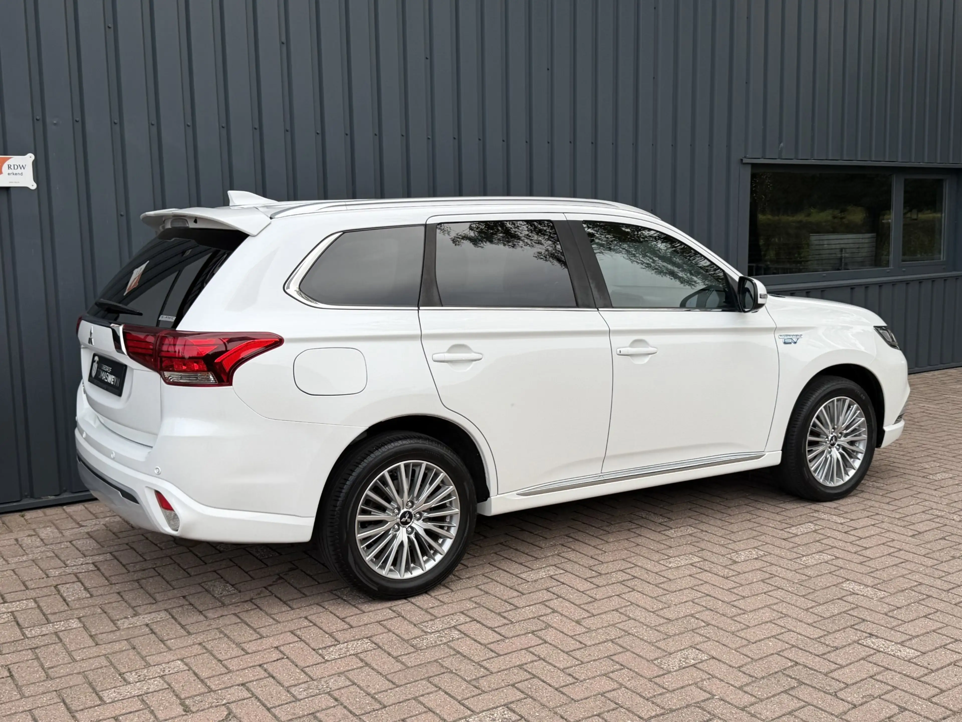 Mitsubishi Outlander 2.4 PHEV Intense+ 112.643 KM!/APPLE CARPLAY!/APK!/ — photo 4