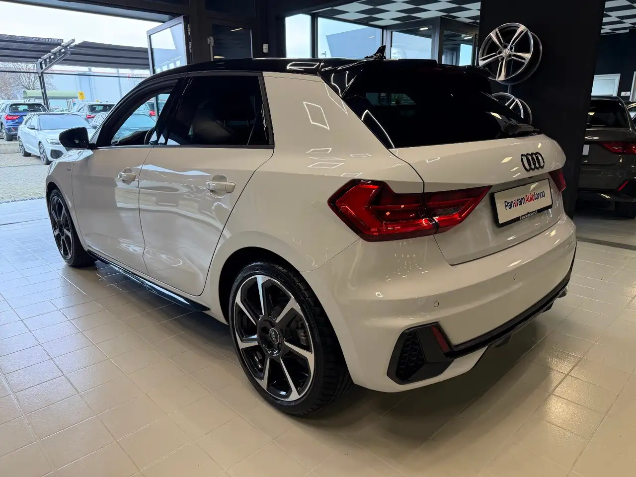 Audi A1 SPB 30 TFSI S tronic Identity Black, миниатюра 4