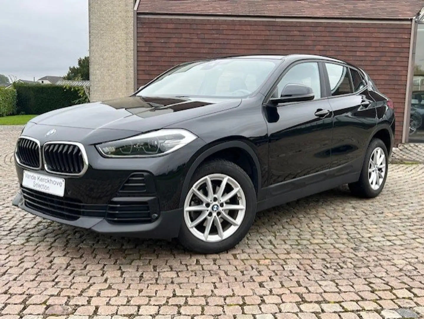 BMW X2 sDrive16d Advantage Schwarz - 1