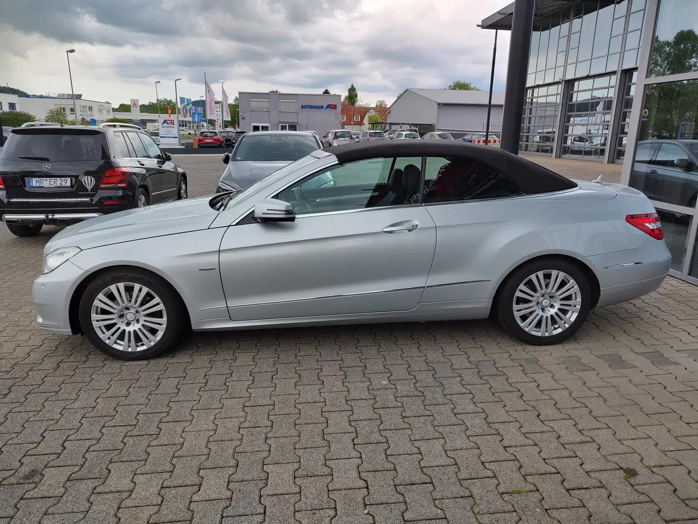 Mercedes-Benz E 250 E 250 CGI Cabrio BlueEFFICIENCY Automatik Avantgar Silber - 1
