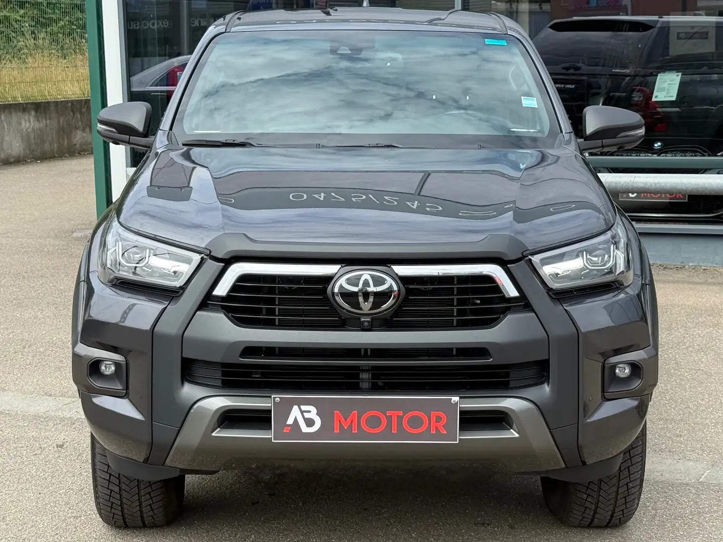 Toyota Hilux 2.8D-4D INVINCIBLE AUTO 4WD 4X4 TVAC 204CV GPS CAM Šedá - 2