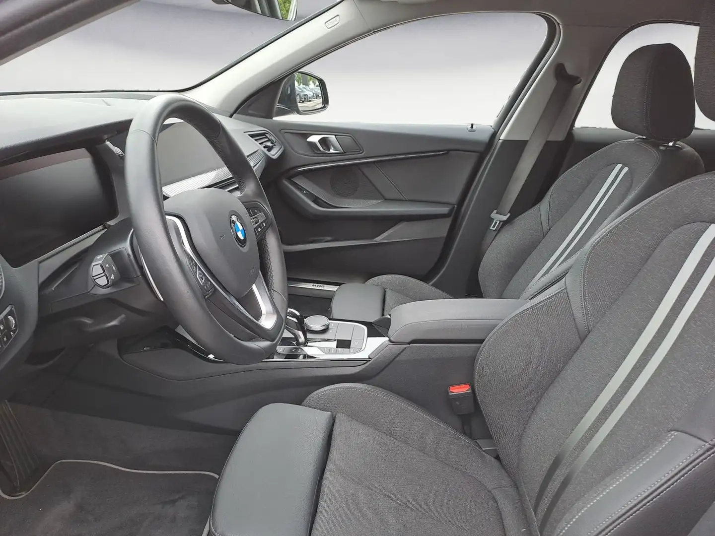 BMW 120 i Sport Line Steptronic Adapt.LED. Komfortz. Negro - 2