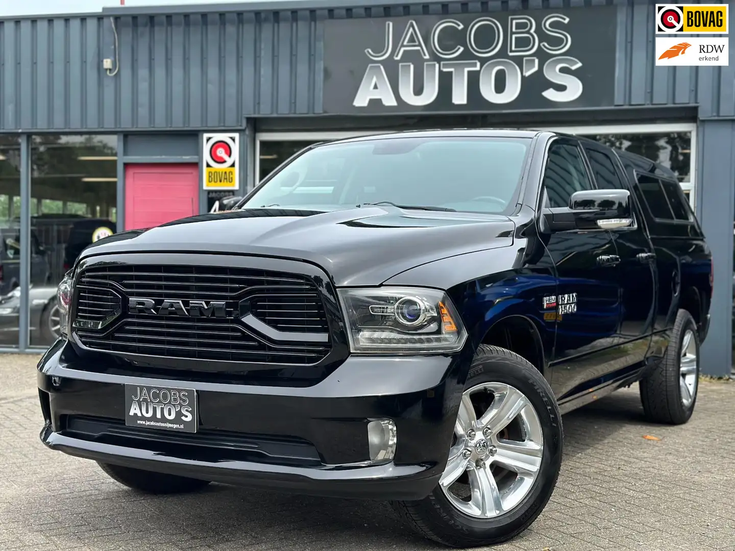 Dodge RAM 1500 5.7 V8 4x4 Quad Cab 6'4 Zwart - 1