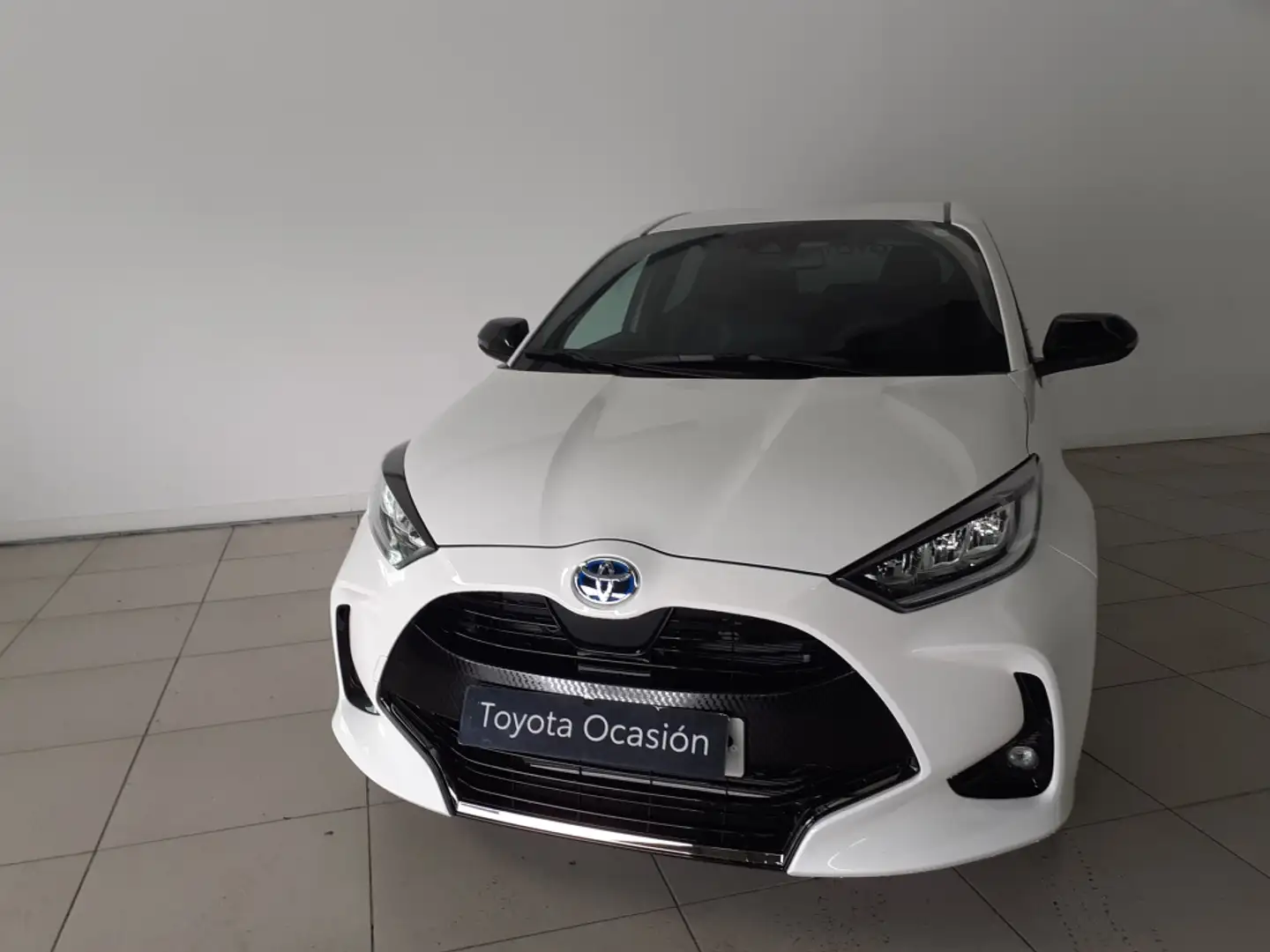 Toyota Yaris 120H 1.5 Active Tech Blanc - 1